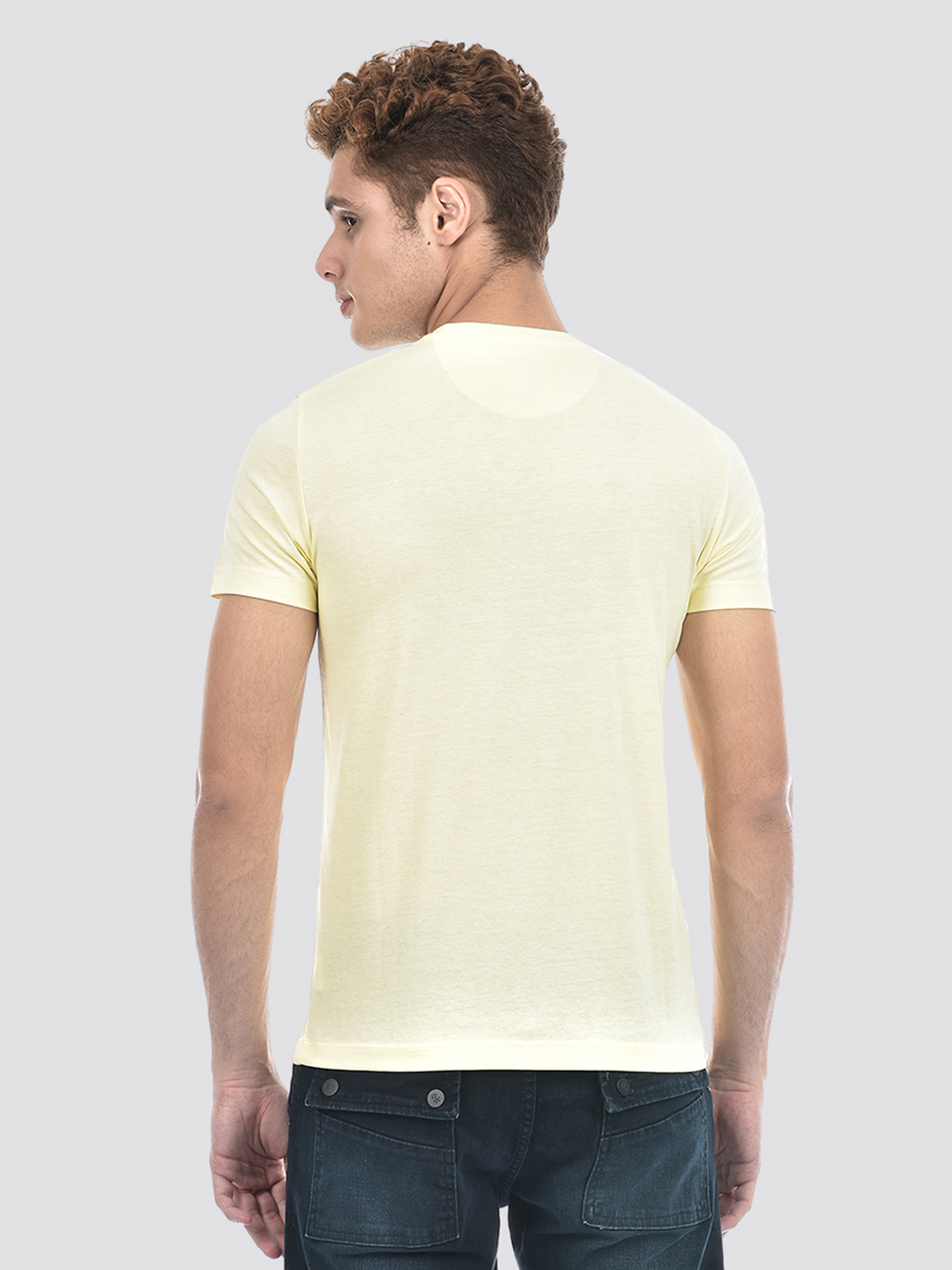 Izod Men's Graphic Print Yellow Round Neck T-Shirt