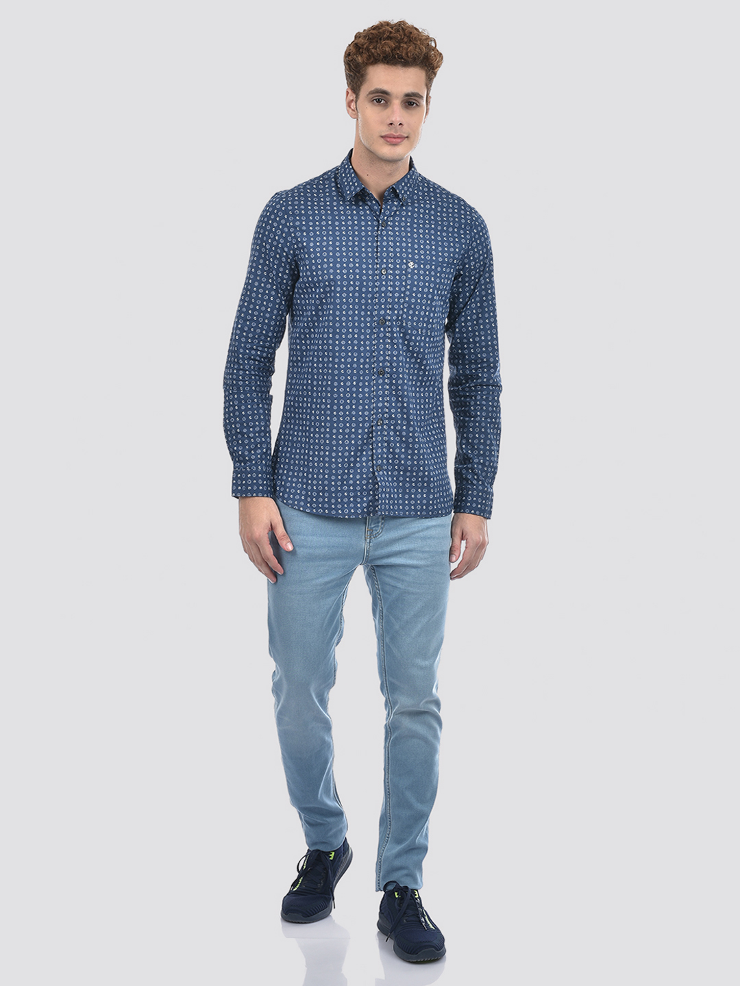 Izod Men's Faded Light Blue Jeans