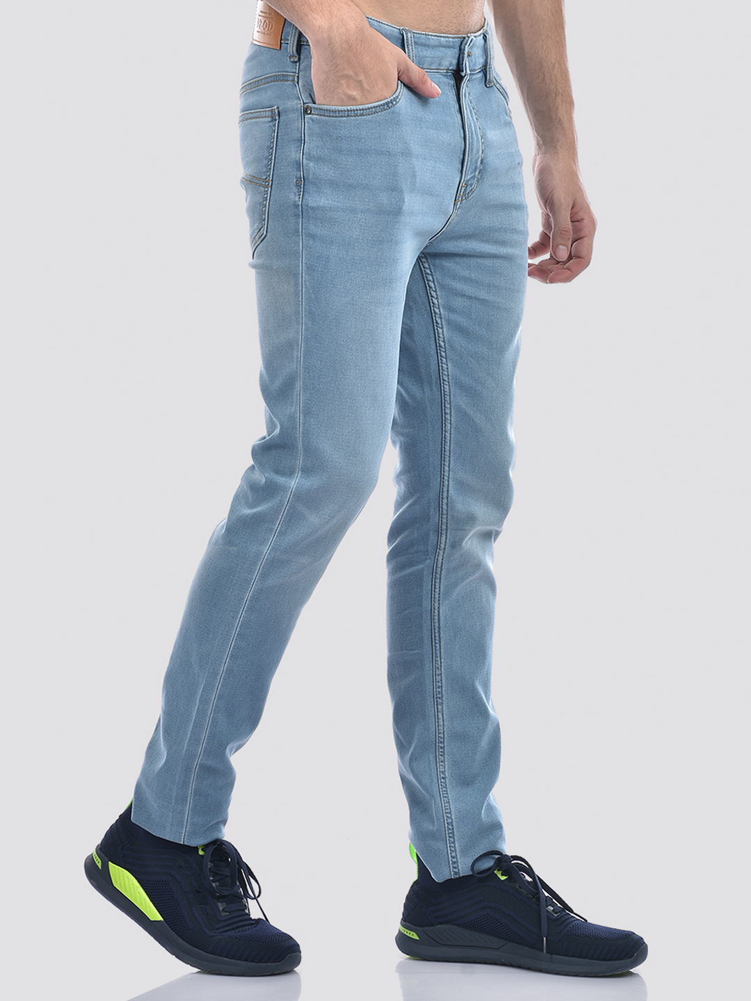 Izod Men's Faded Light Blue Jeans