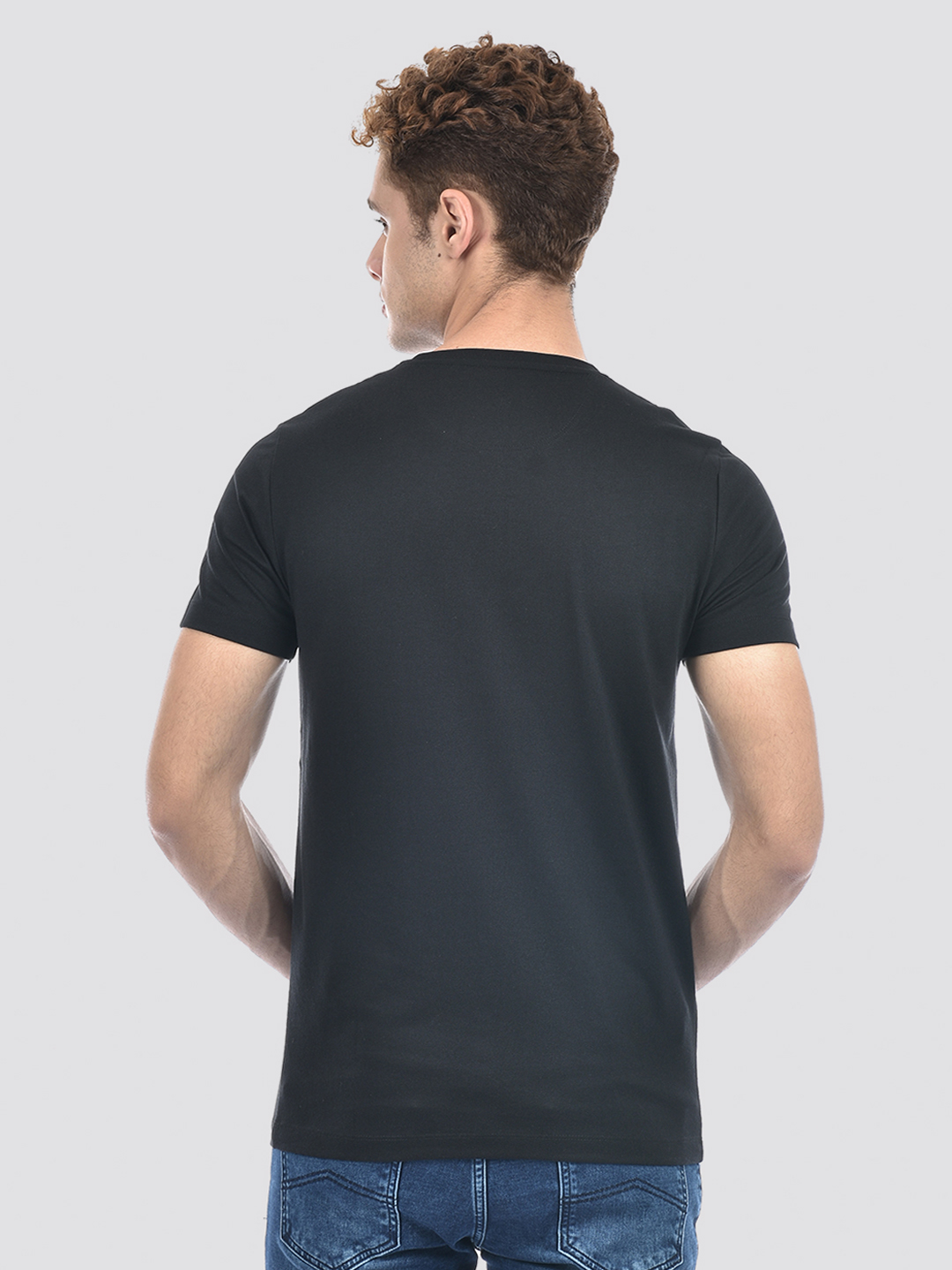 Izod Men's Applique Black Round Neck T-Shirt