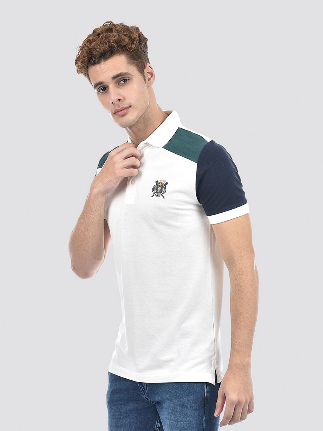 Izod Men's Color Block White Round Neck T-Shirt