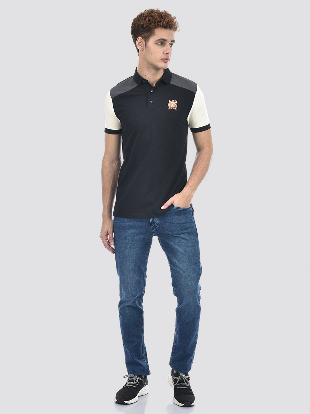 Izod Men's Color Block Black Round Neck T-Shirt