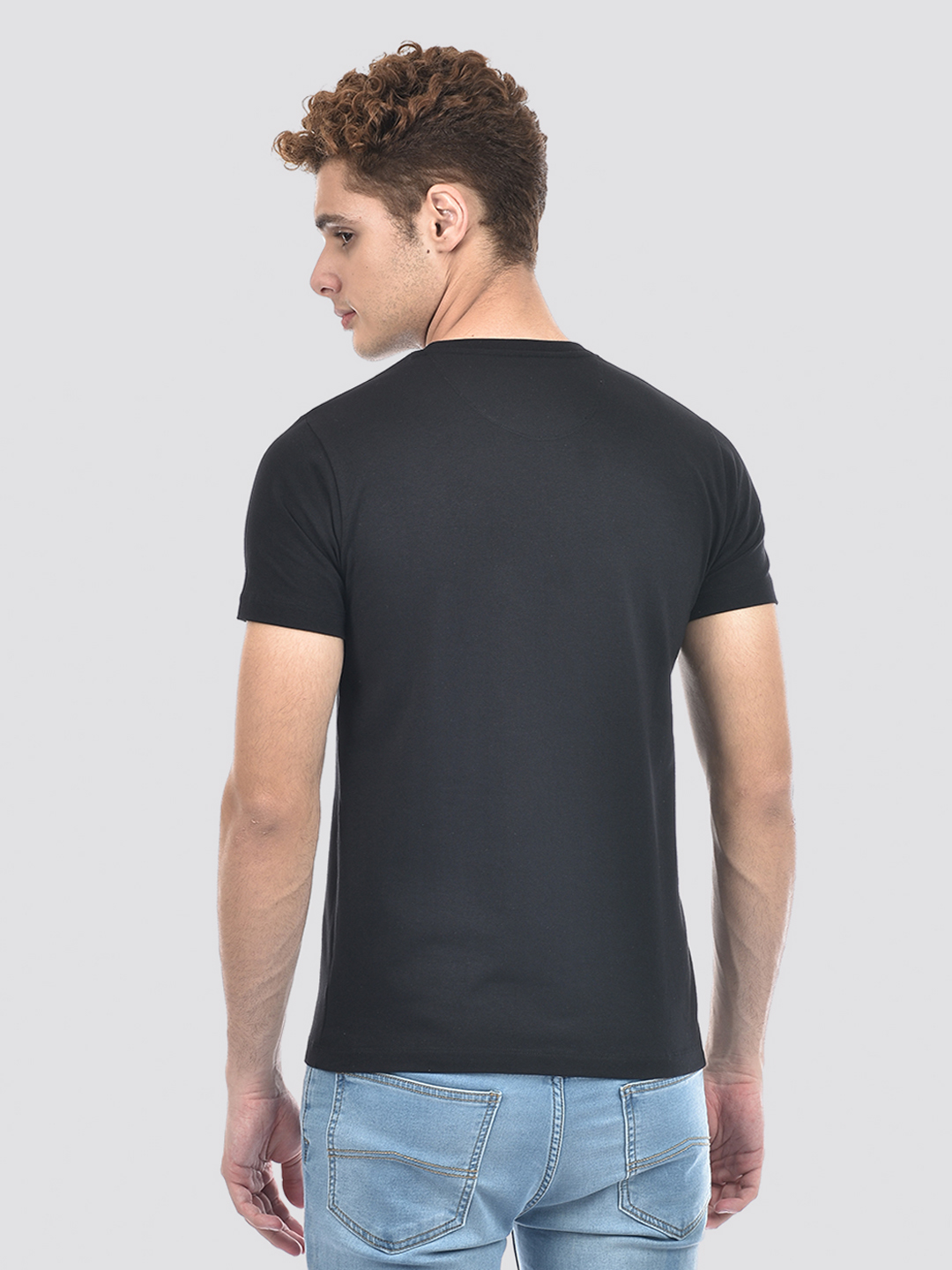 Izod Men's Applique Black Round Neck T-Shirt