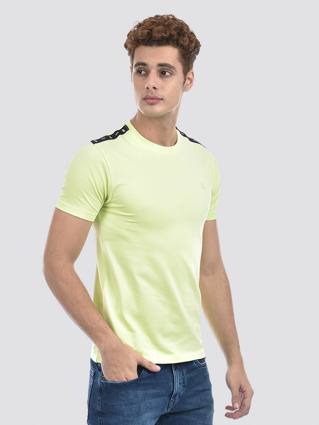 Izod Men's Solid Green Round Neck T-Shirt