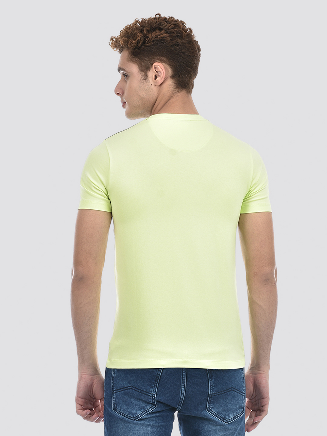 Izod Men's Solid Green Round Neck T-Shirt