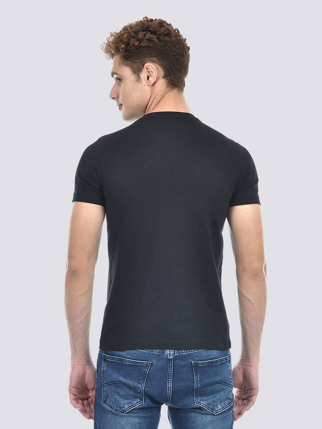 Izod Men's Printed Black Round Neck T-Shirt