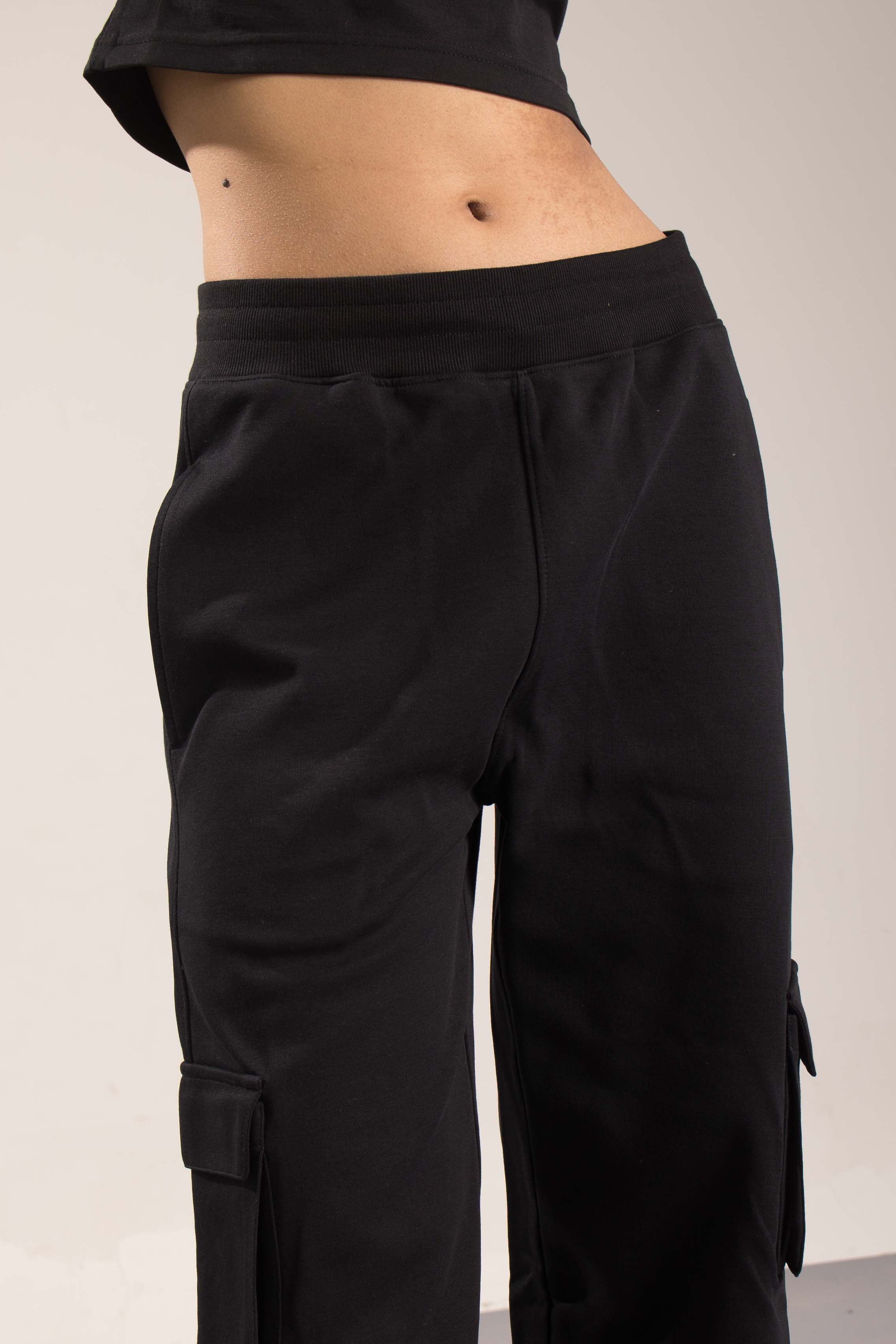 Oneway Women Solid Black Cargo Pants