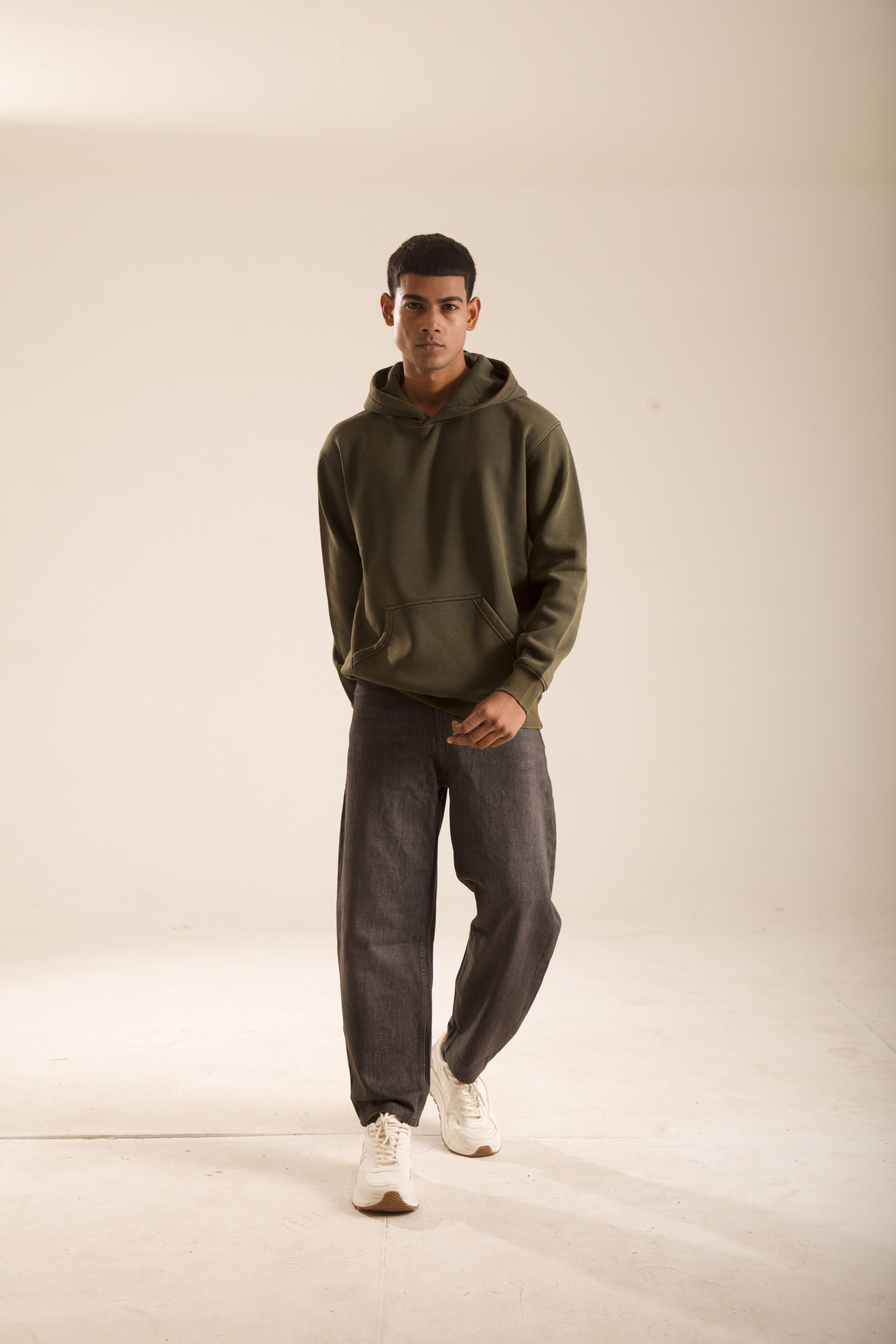 Oneway Men Solid Green Sweat Shirt