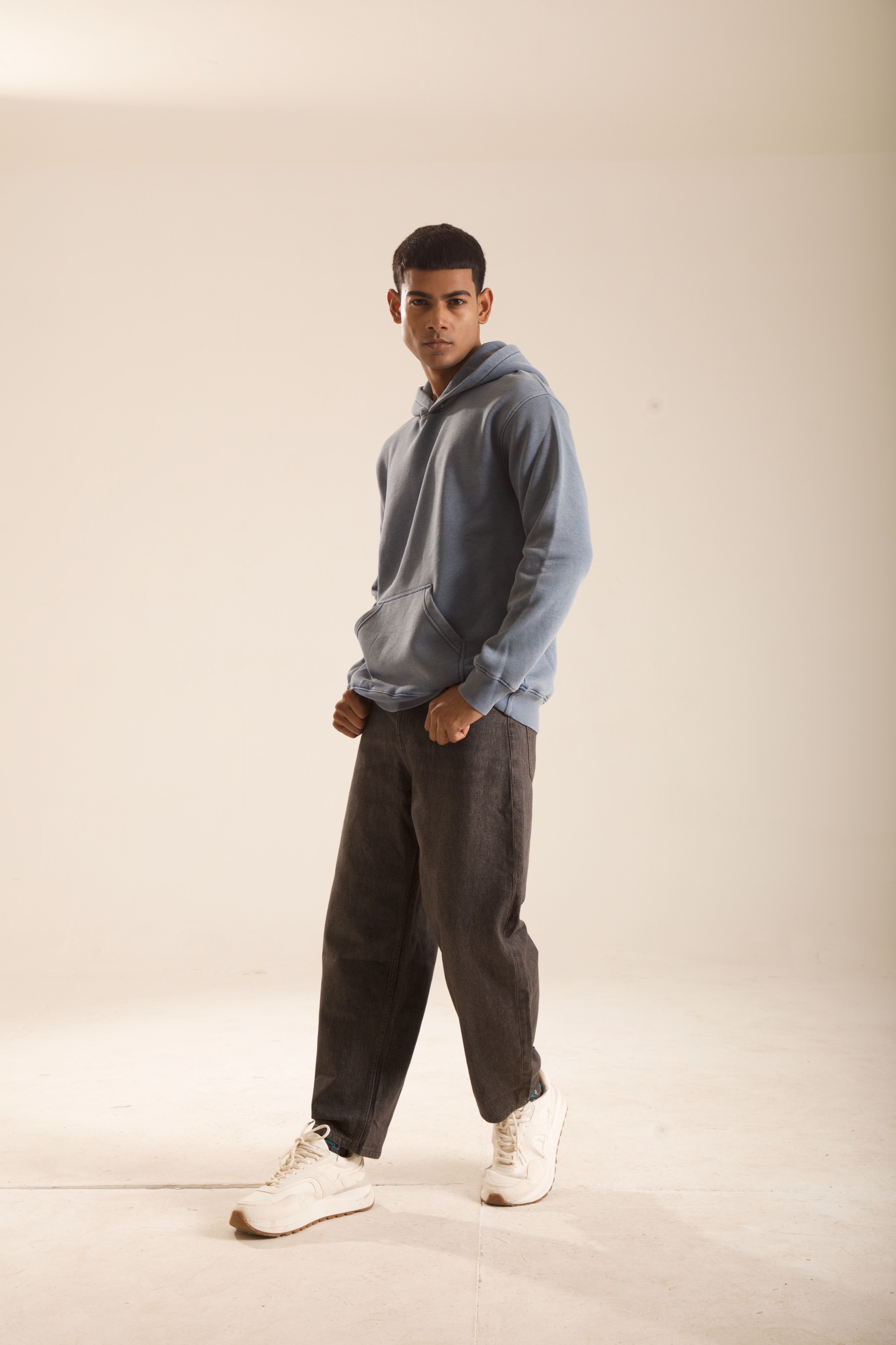 Oneway Men Solid Blue Sweat Shirt