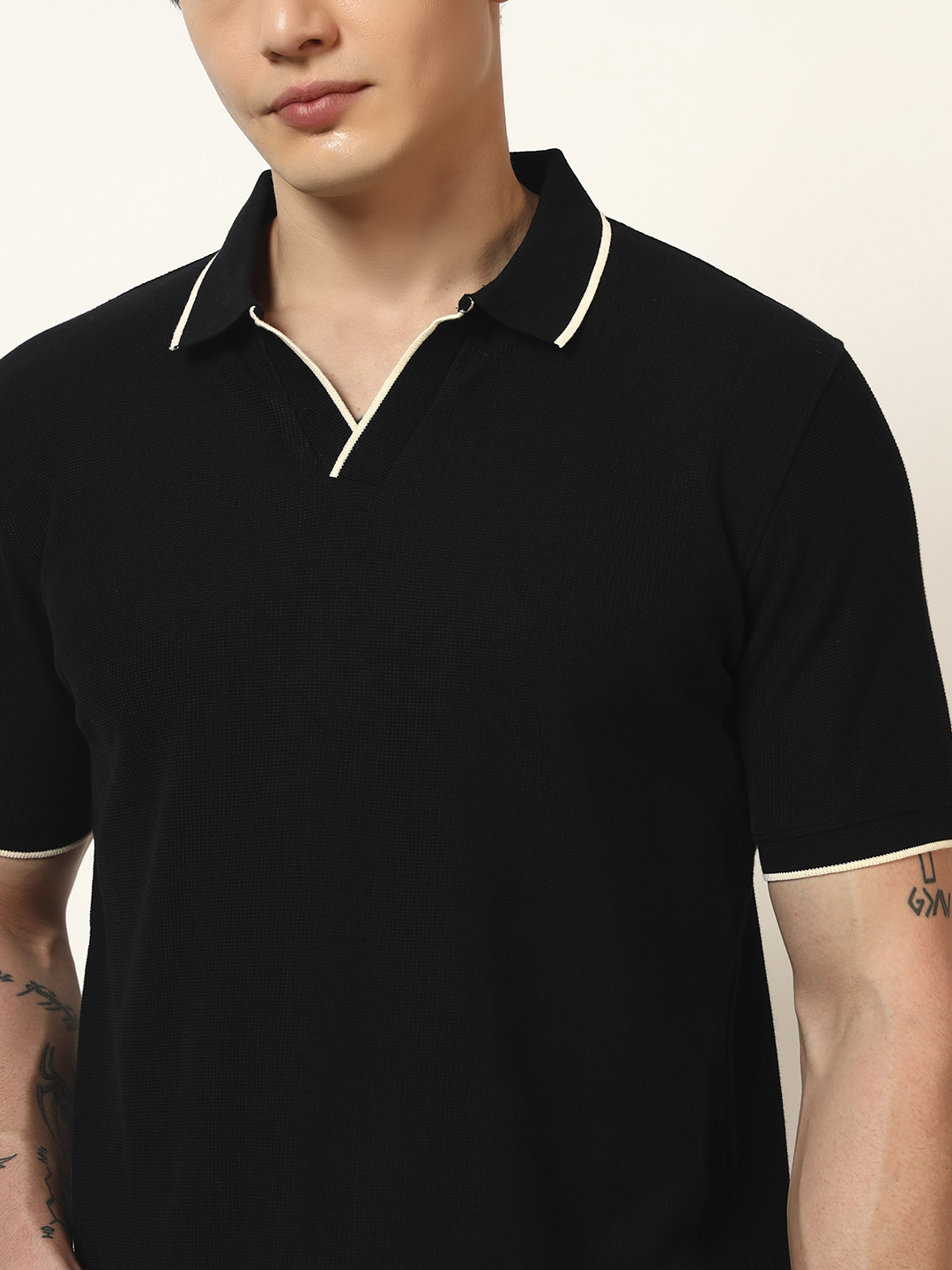 Oneway Men Solid Regular Fit Black Tshirt