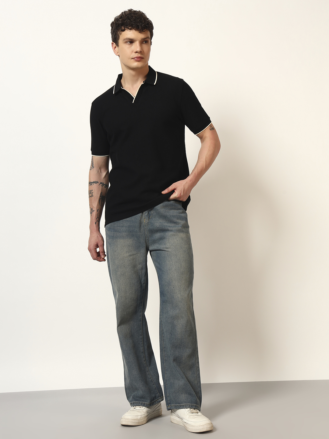 Oneway Men Solid Regular Fit Black Tshirt