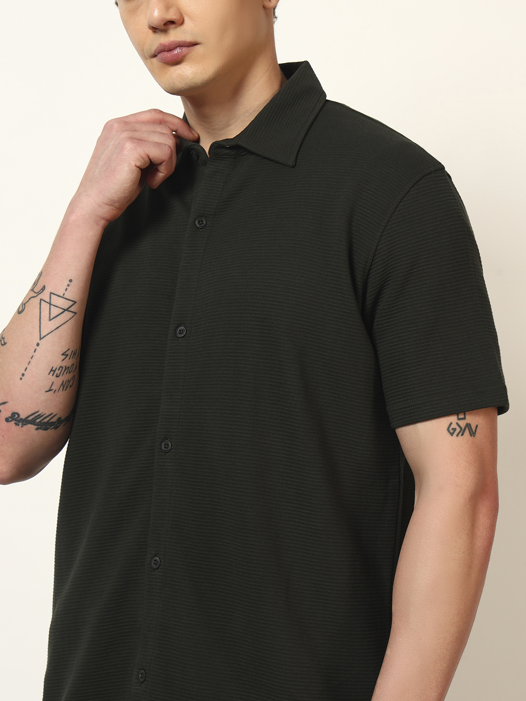 Oneway Men Solid Loose Fit Green Shirt