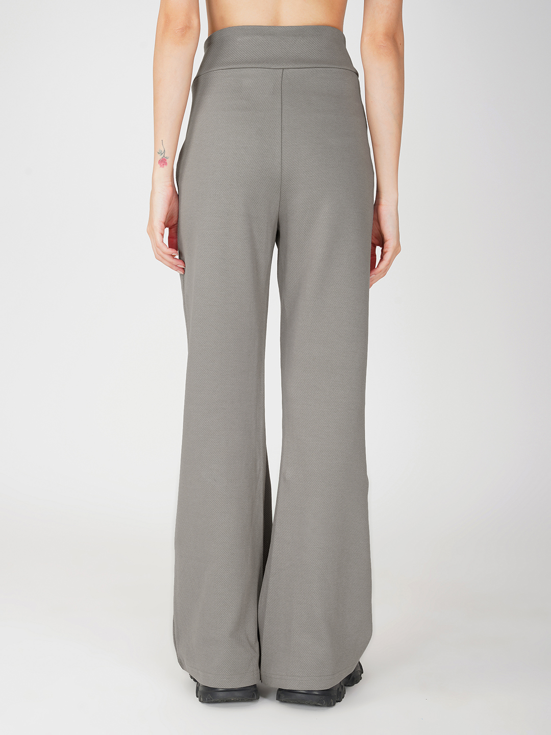 Oneway Women Solid Grey Trousers