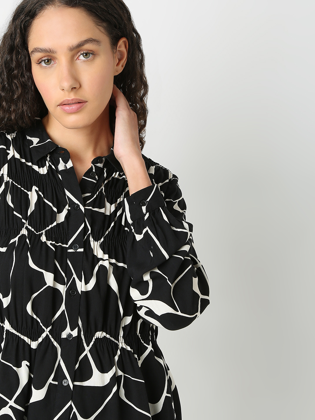 Vero Moda Women Abstract Black Shirt